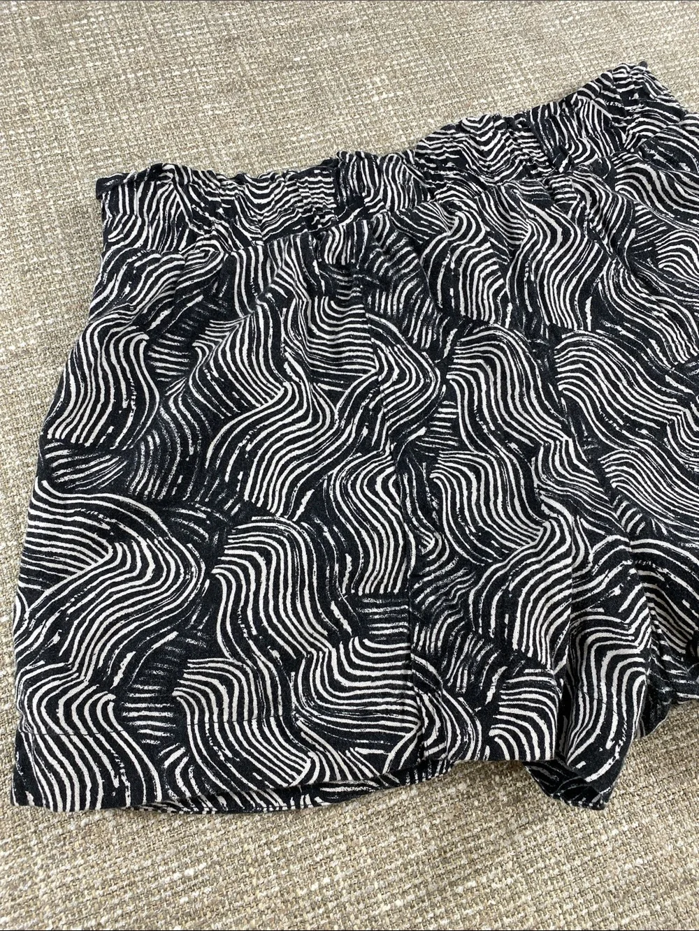a new day black and White Wave Print Elastic Waist Athletic Shorts - Picture 11 of 13